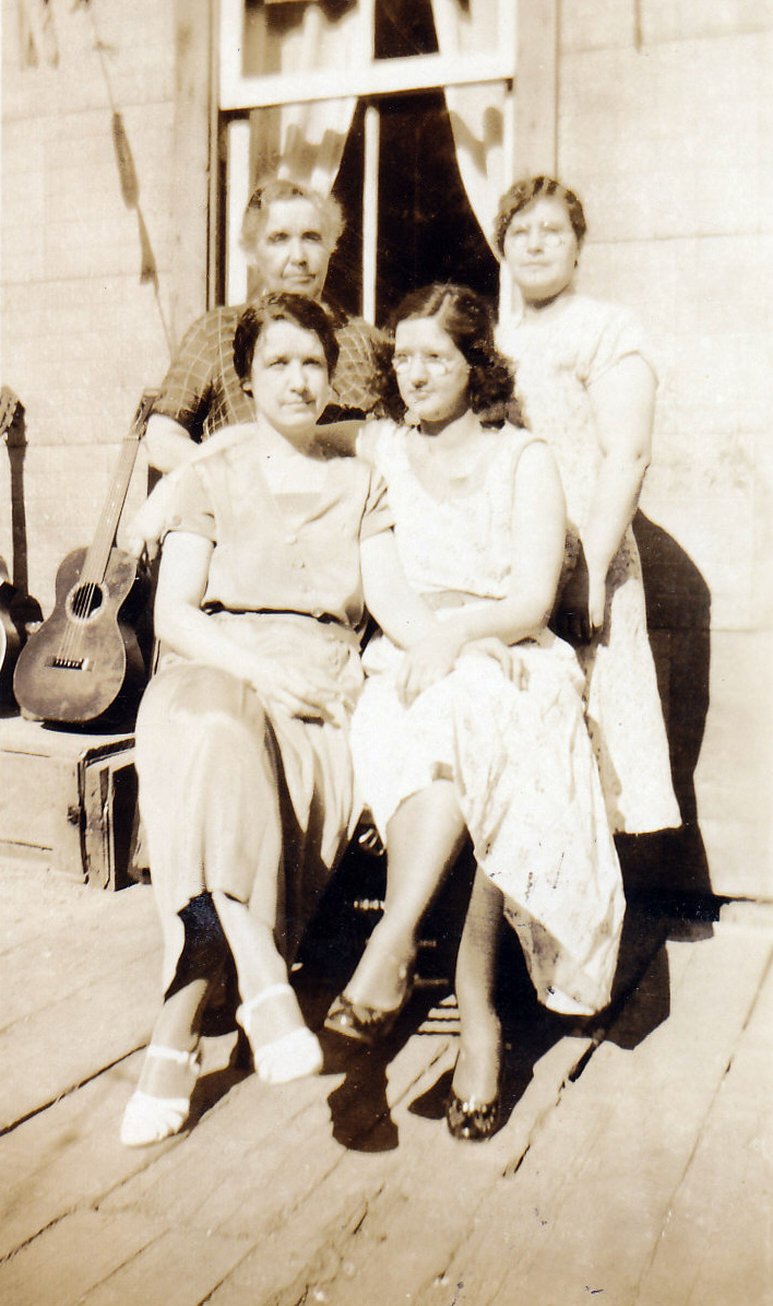 Arrière Léveillée,Mélanie (Mélanise) - Whissell, Yvonne Avant Whissell,Rose-Alma et Blanche.jpg