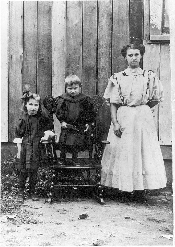 Valeda et Leon Champagne, grand-mère Nathalie Gervais